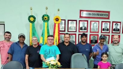 Presidente Iuri, recebe a visita de lideranças da nossa comunidade: Os produtores Cleuto, Fábio e zé Luis 